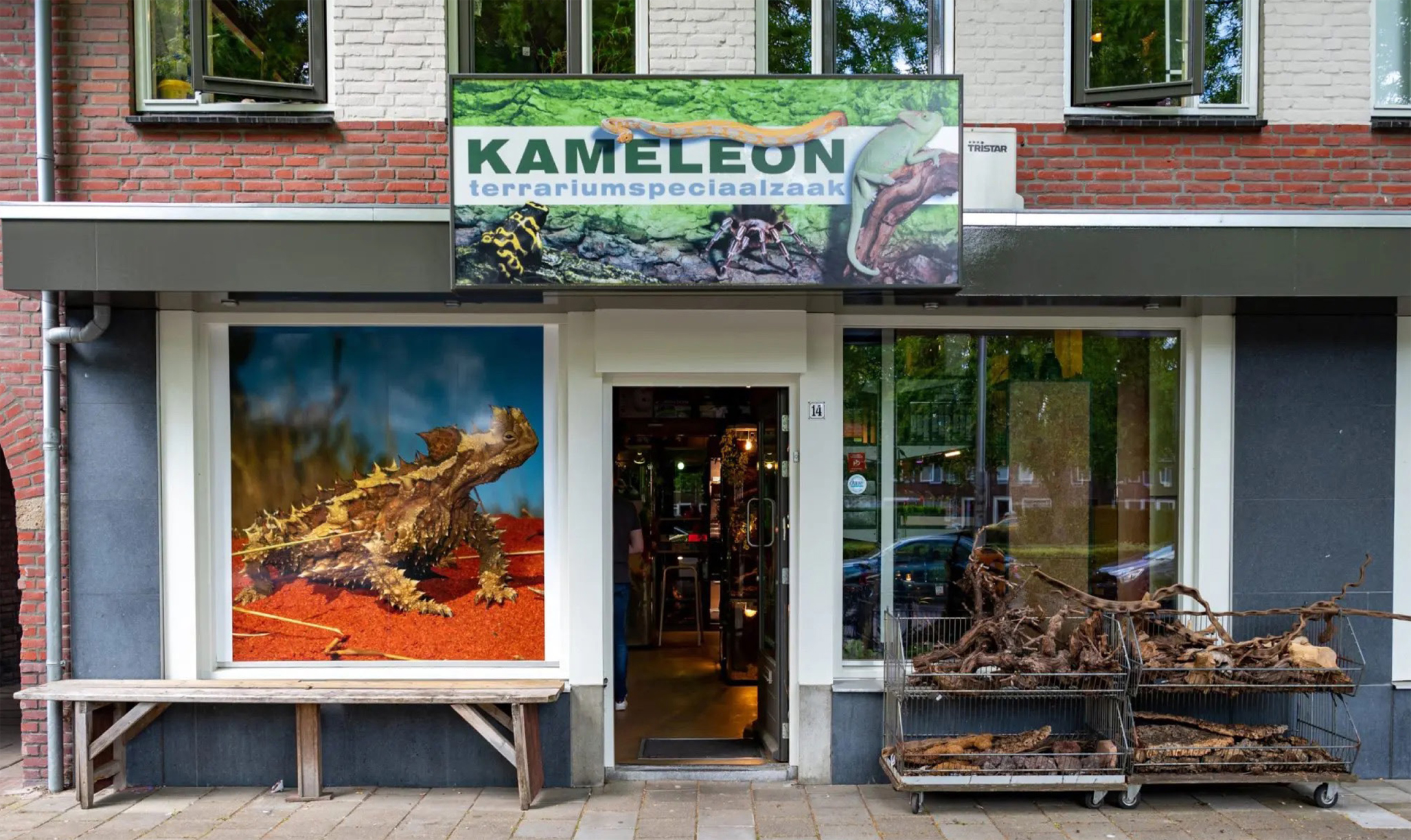 EXOTIC PET SHOP “KAMELEON” TILBURG, THE NETHERLANDS Responsible